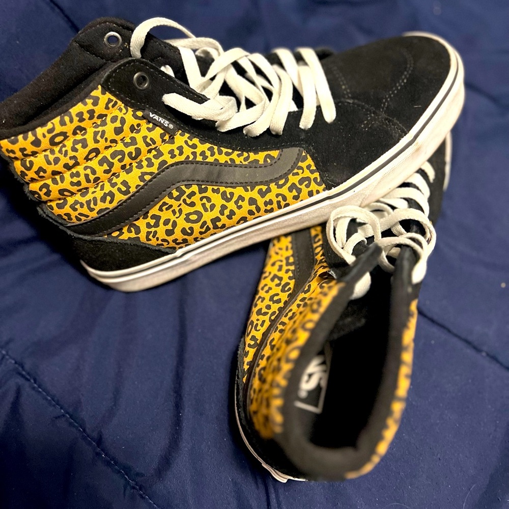 VANS women’s skater high top cheetah print shoes size 9.5